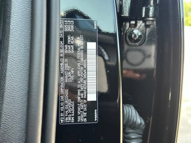 Certified 2024 Volvo XC40 B5 Plus w/ Protection Package Premier AWD/4WD image 32