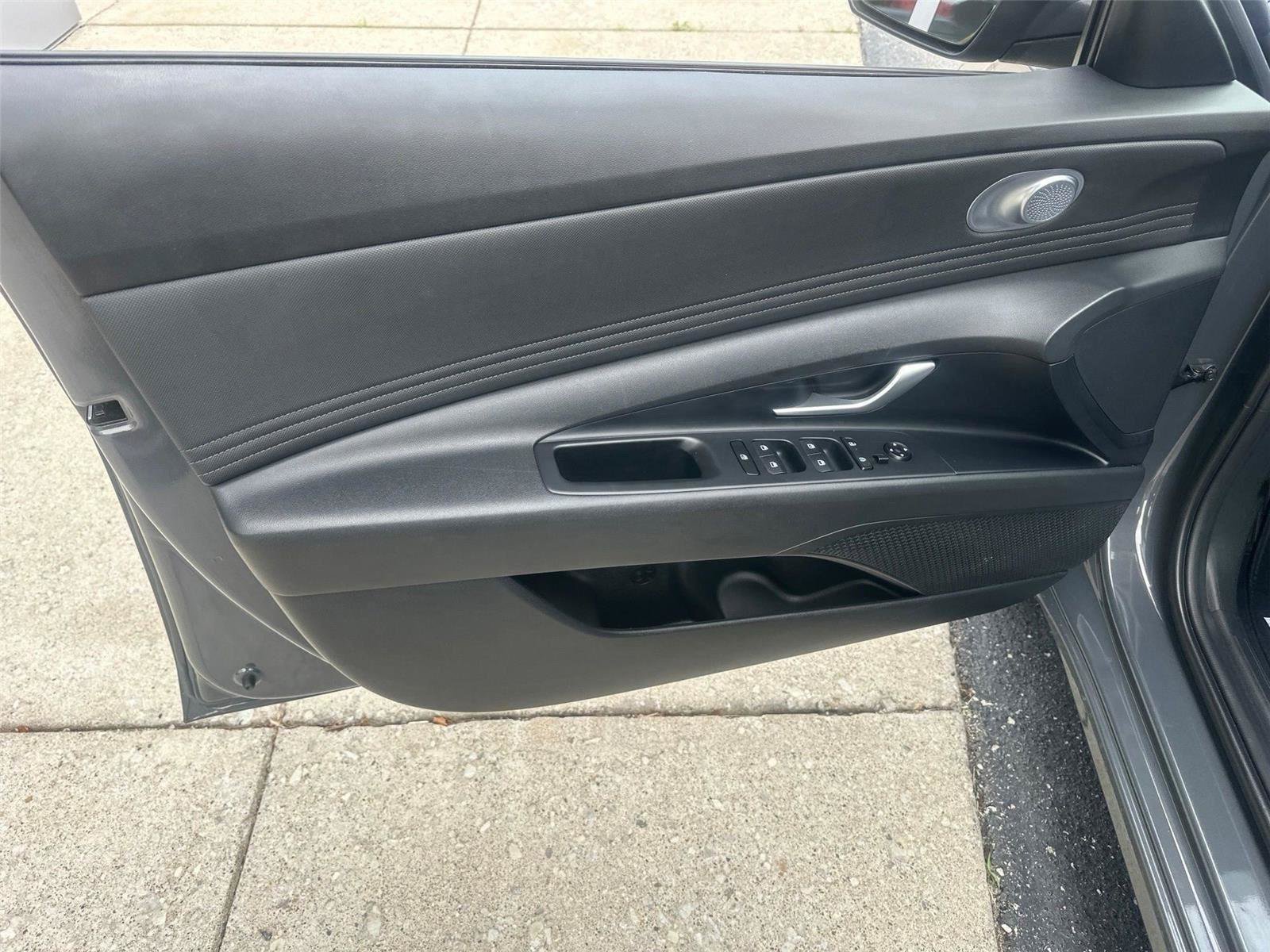Used 2025 Hyundai Elantra SEL FWD image 20