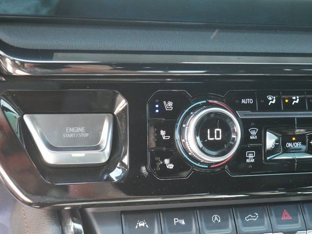 Used 2023 GMC Sierra 1500 AT4 w/ Technology Package AWD/4WD image 6