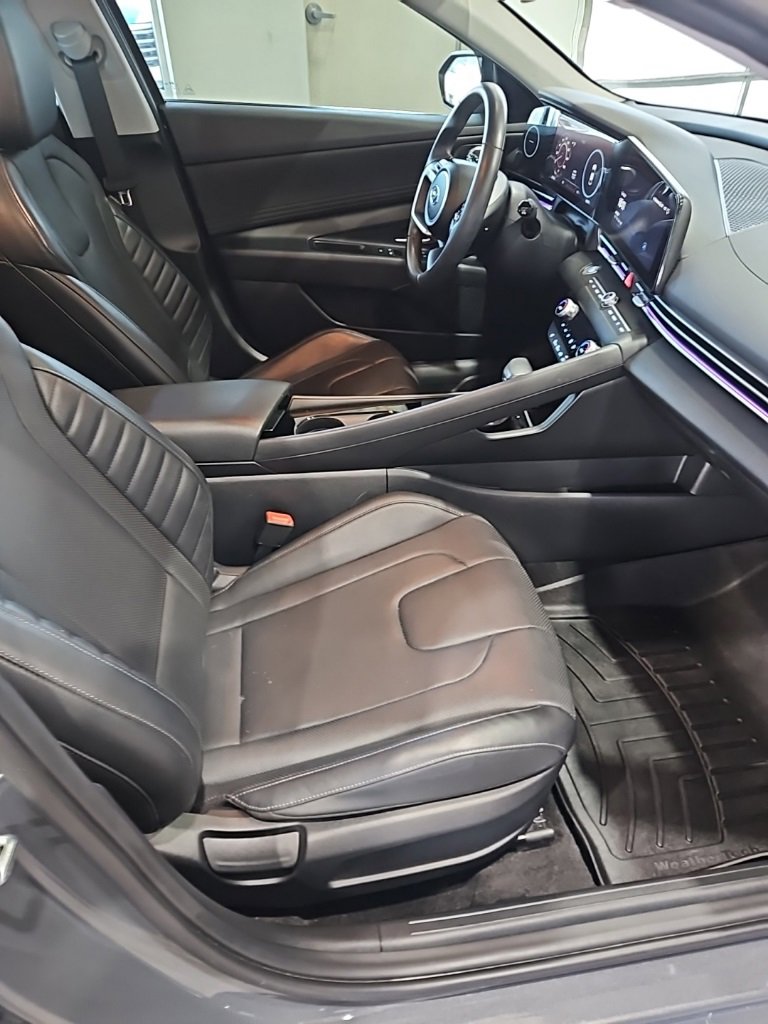 Used 2023 Hyundai Elantra Limited image 13