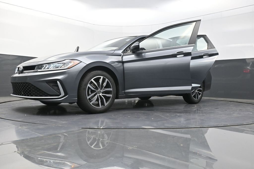 Used 2025 Volkswagen Jetta SE image 33