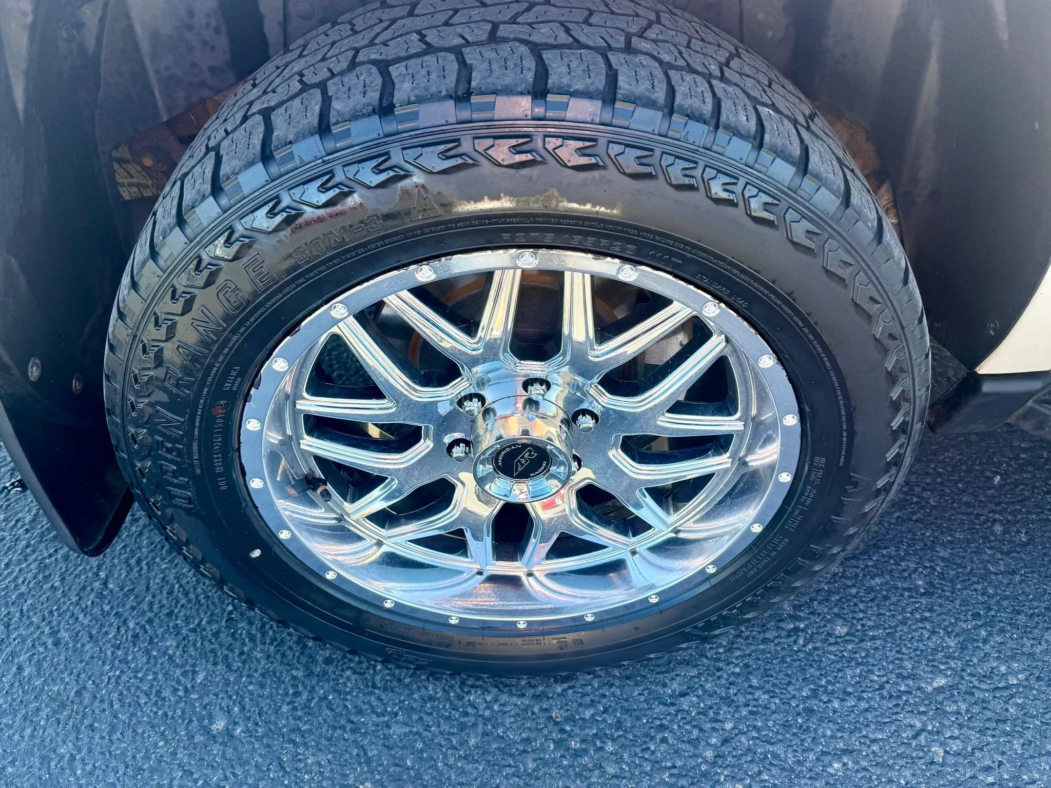 Used 2013 Chevrolet Avalanche LTZ AWD/4WD image 14