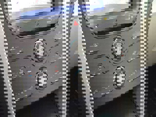 Used 2013 Ford Explorer XLT image 30