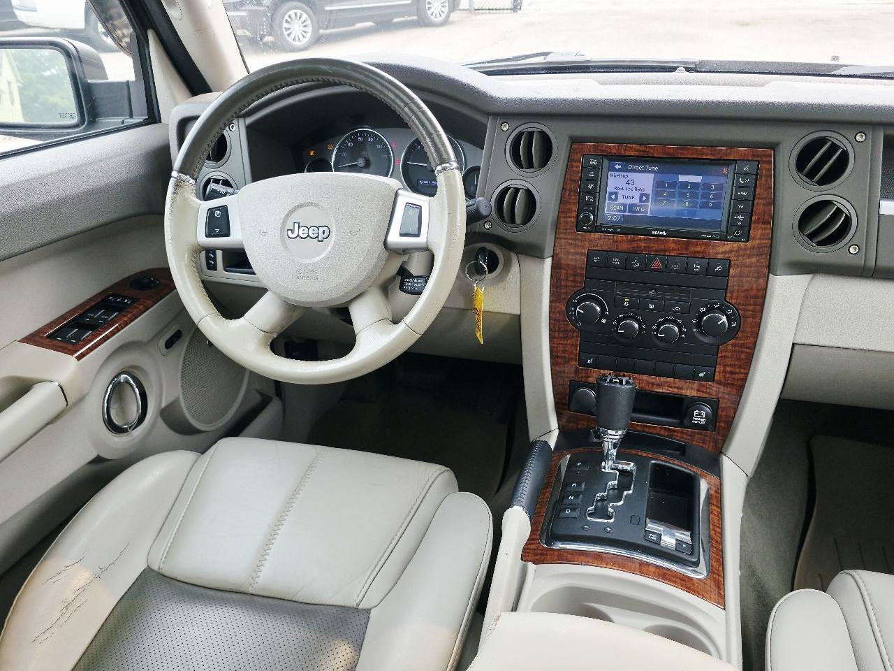 Used 2008 Jeep Commander Limited w/ Trailer Tow Group IV AWD/4WD image 25