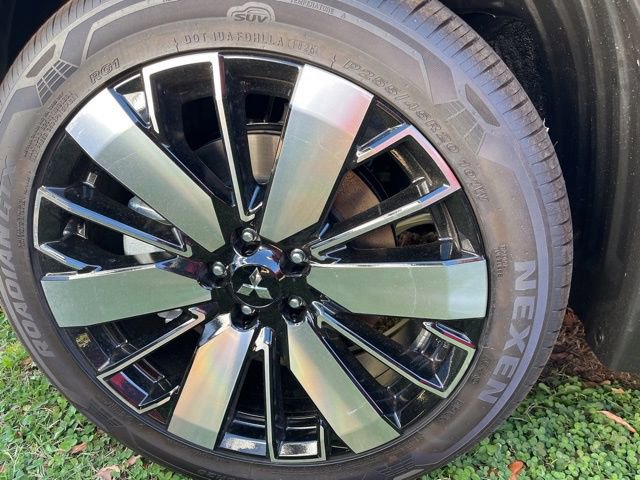 New 2025 Mitsubishi Outlander SE image 20