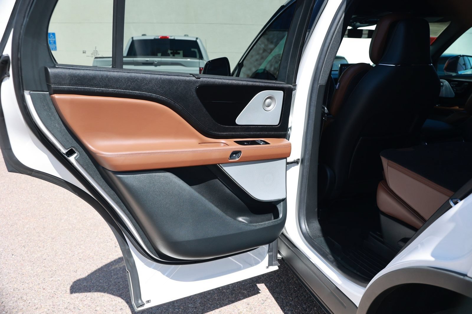 Used 2024 Lincoln Aviator Reserve w/ Equipment Group 201A RWD image 42