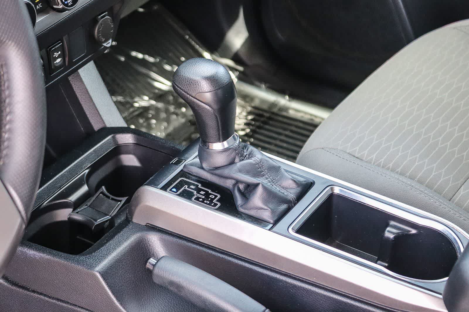 Used 2018 Toyota Tacoma SR5 AWD/4WD image 19