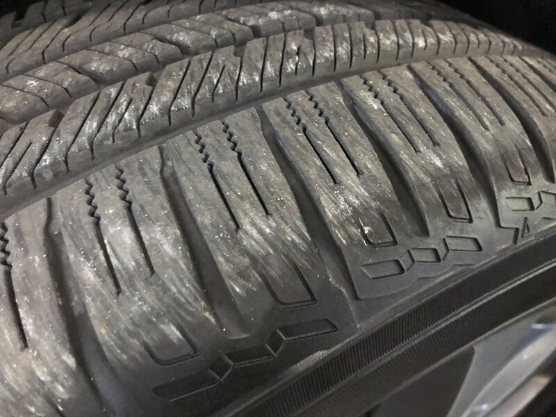 Used 2018 Chrysler Pacifica Limited w/ Tire & Wheel Group FWD image 35