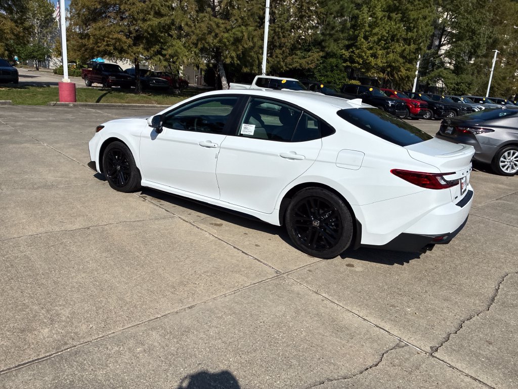 New 2026 Toyota Camry SE FWD image 3