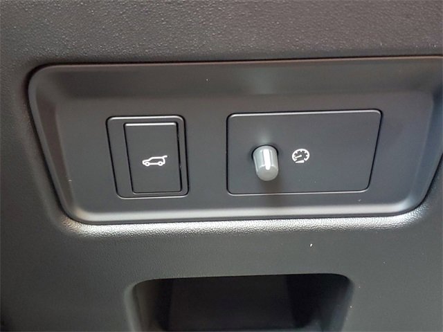 Used 2024 Land Rover Discovery Dynamic SE image 35