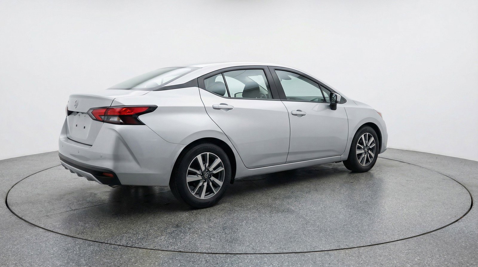 Used 2025 Nissan Versa SV image 9