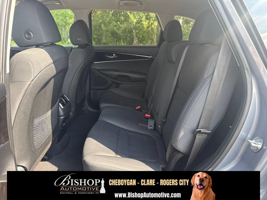 Used 2020 Kia Sorento LX FWD image 16