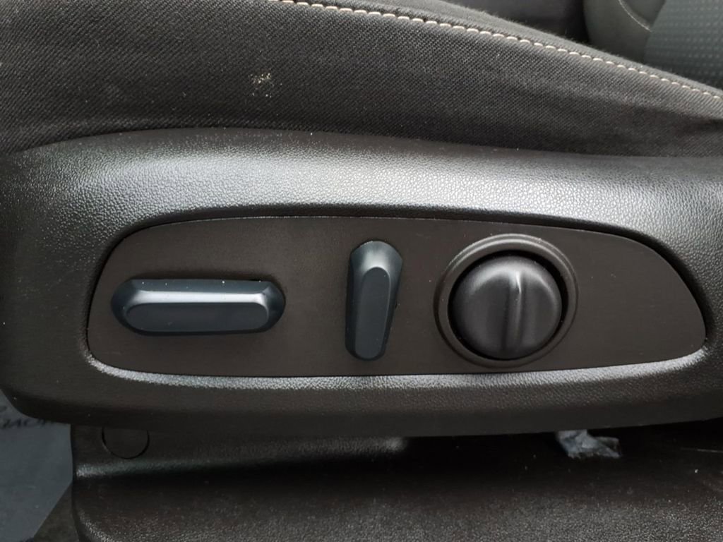 Certified 2023 GMC Acadia SLE w/ Driver Convenience Package image 28