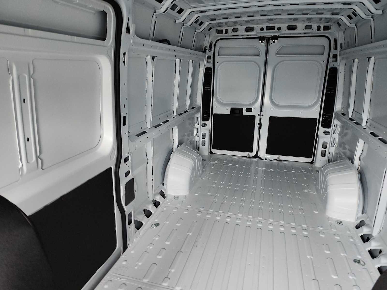 New 2024 RAM ProMaster 3500 w/ Quick Order Package 22G SLT image 15