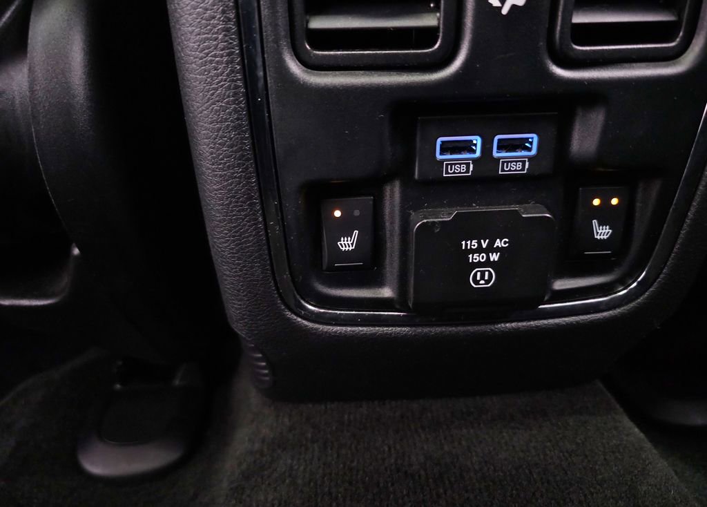 Used 2015 Jeep Grand Cherokee Overland w/ Advanced Technology Group AWD/4WD image 32