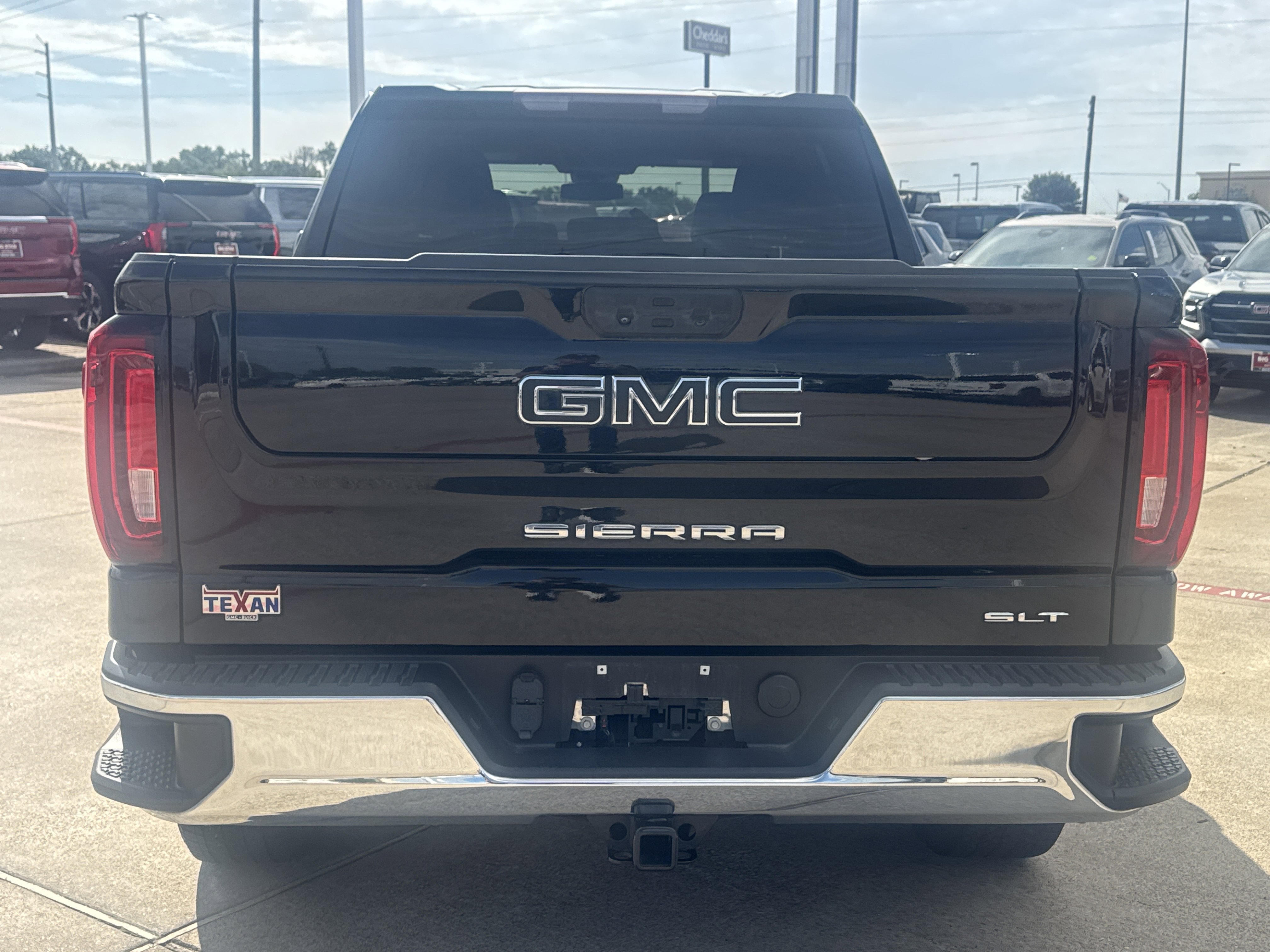 Used 2023 GMC Sierra 1500 SLT image 3