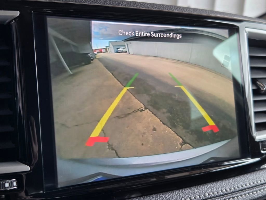 Used 2021 Chrysler Pacifica Touring-L w/ Uconnect Theater Family Group FWD image 2