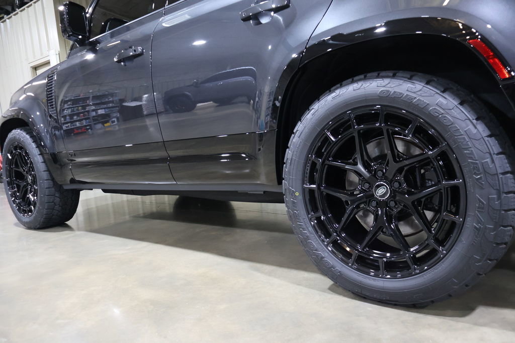 Used 2025 Land Rover Defender 130 V8 image 14