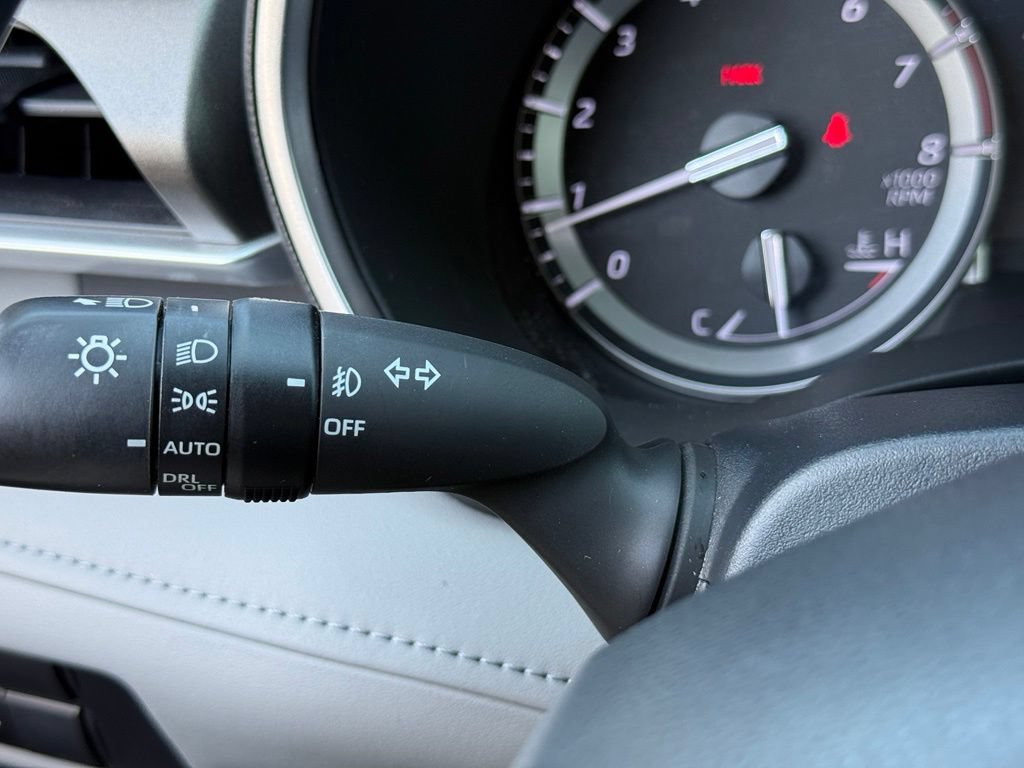 Used 2022 Toyota Highlander XLE AWD/4WD image 17