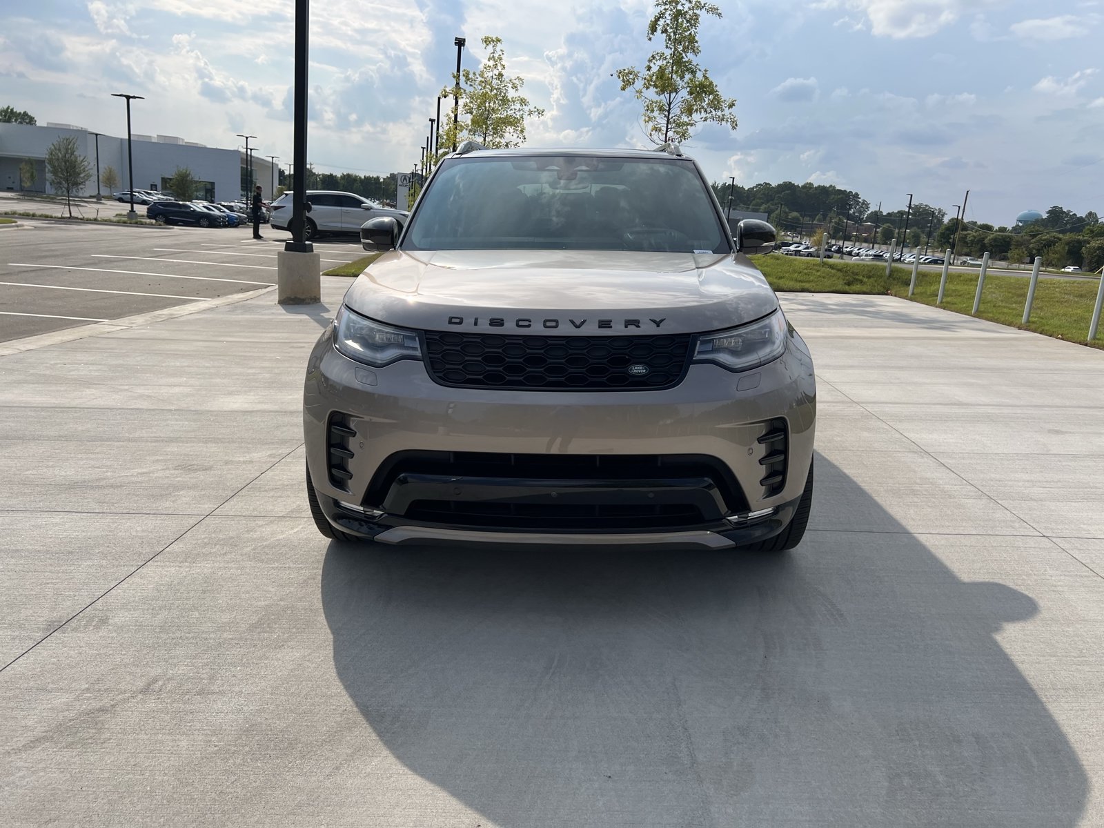 Used 2025 Land Rover Discovery Dynamic SE AWD/4WD image 3