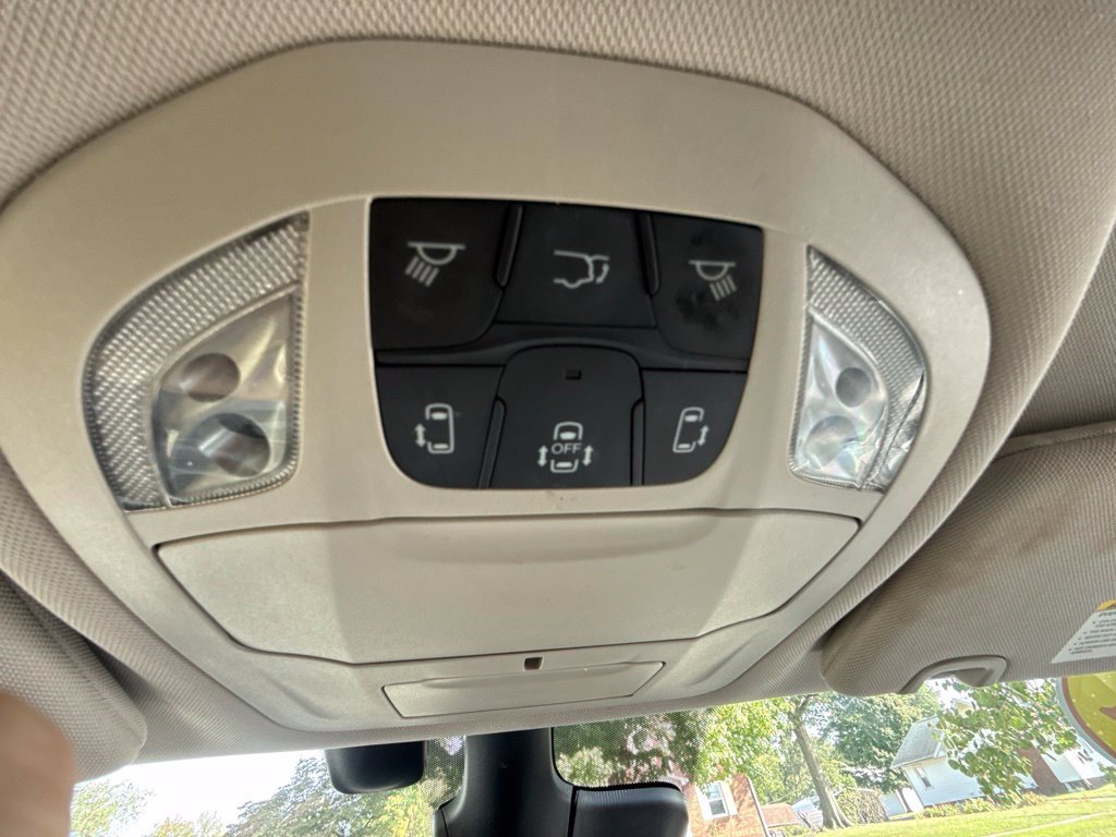 Used 2021 Chrysler Pacifica Touring-L w/ Uconnect Theater Family Group AWD/4WD image 26