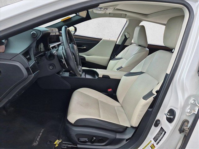 Used 2024 Lexus ES 300h w/ Premium Package FWD image 12