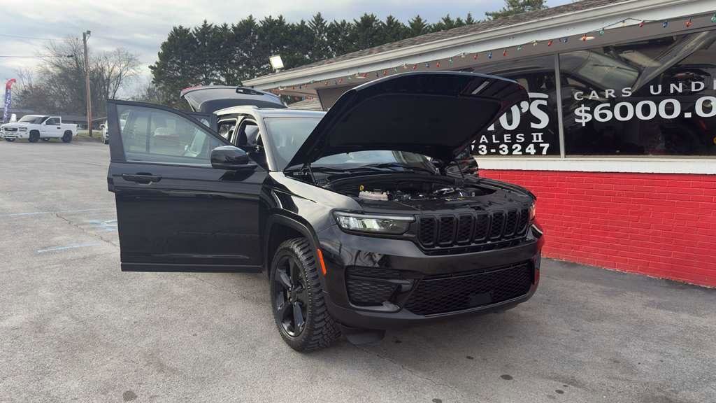 Used 2023 Jeep Grand Cherokee Altitude image 34