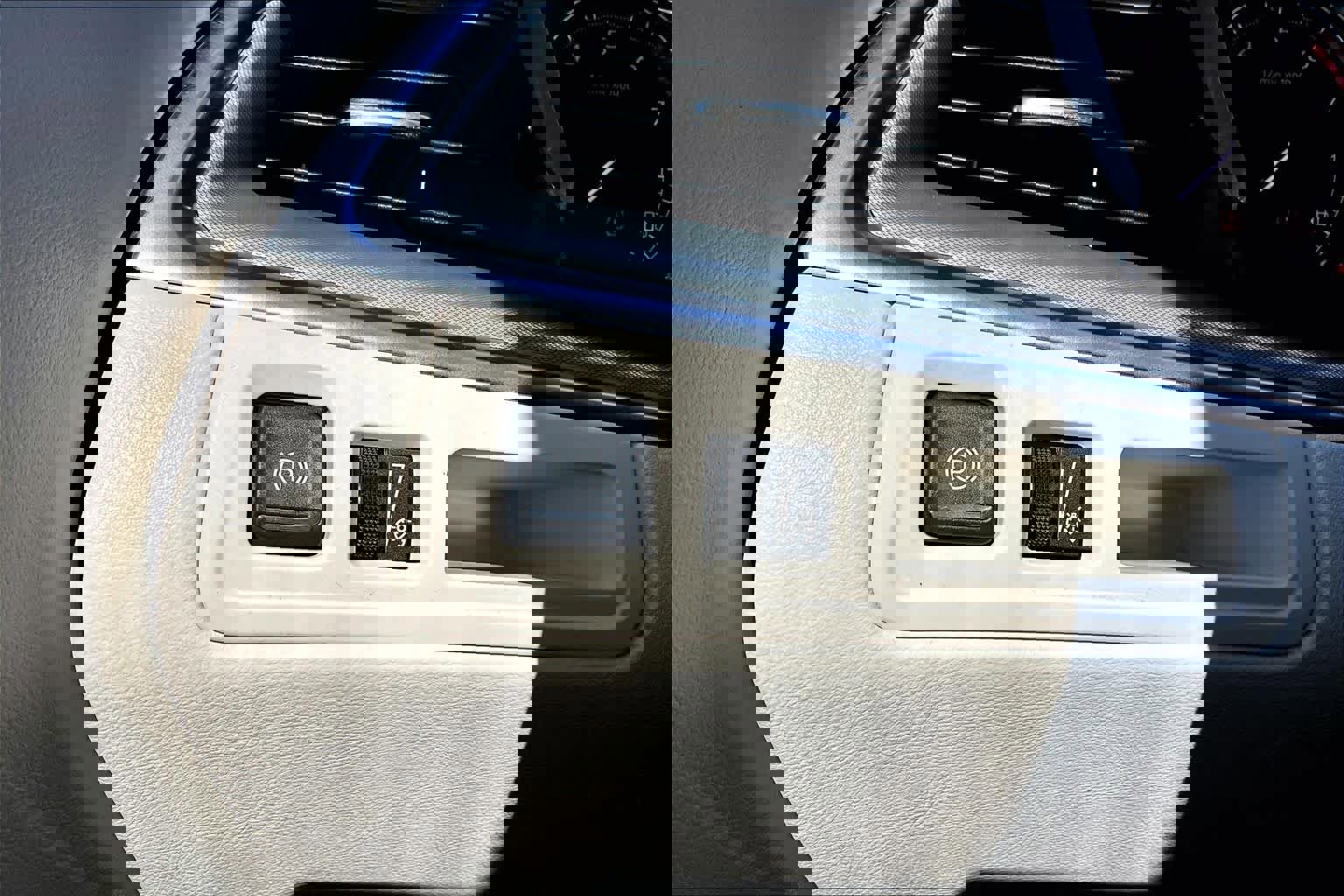 Used 2022 Cadillac XT5 Premium Luxury w/ LPO, Floor Liner Package image 34