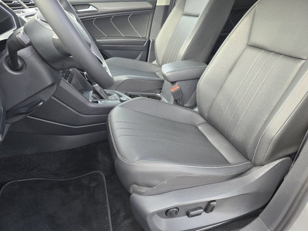 Used 2023 Volkswagen Tiguan SE AWD/4WD image 20