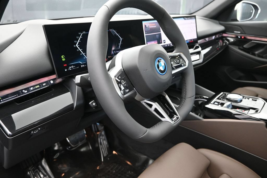 New 2027 BMW 550e xDrive w/ Premium Package AWD/4WD image 12