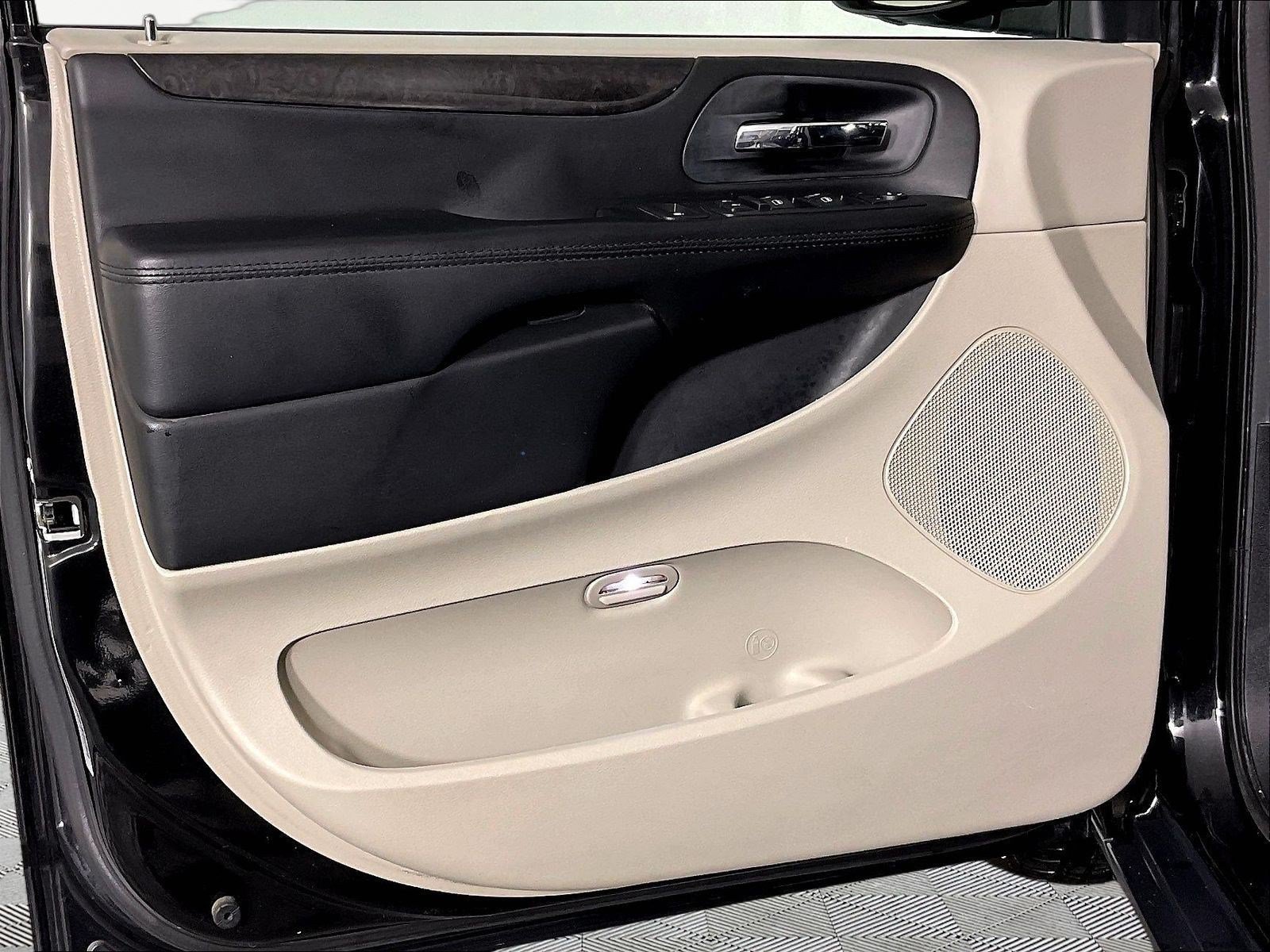 Used 2015 Dodge Grand Caravan SXT FWD image 18