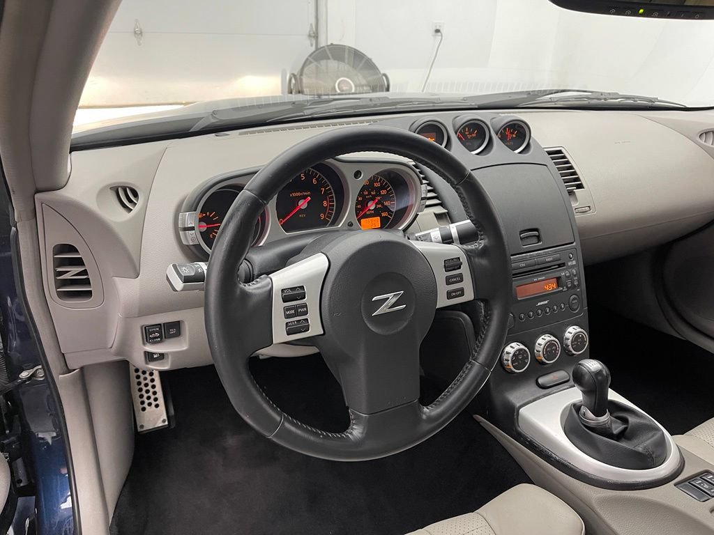 Used 2007 Nissan 350Z Touring RWD image 3
