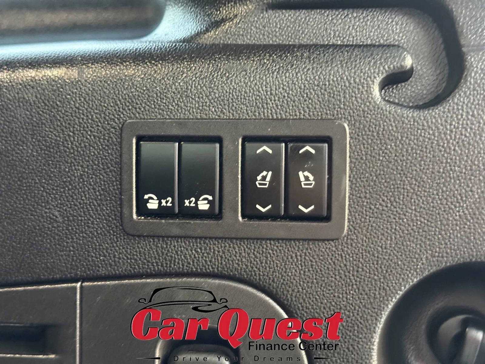 Used 2017 Cadillac Escalade ESV Platinum AWD/4WD image 18