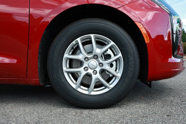 New 2027 Chrysler Pacifica Select FWD image 5