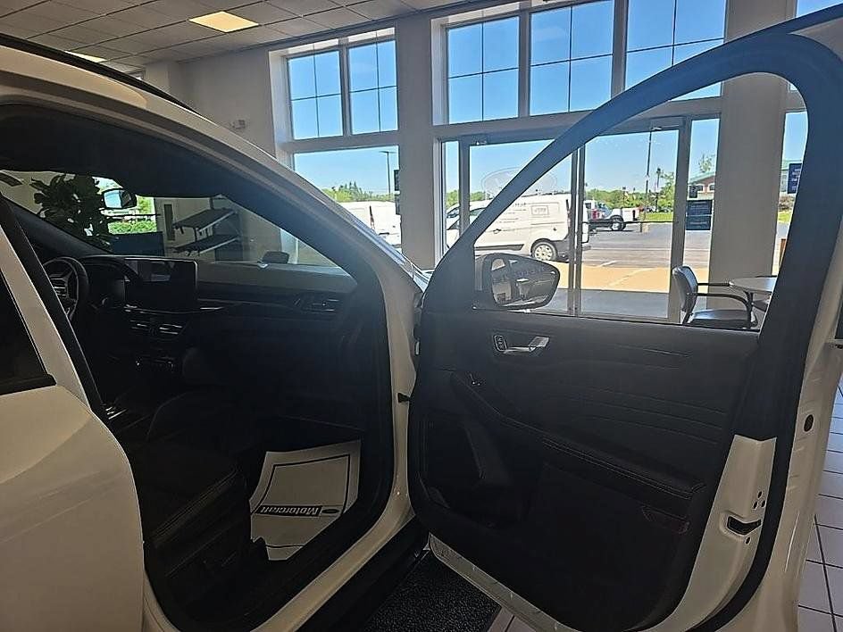 Used 2023 Ford Escape ST-Line Select w/ Tech Pack #2 AWD/4WD image 36