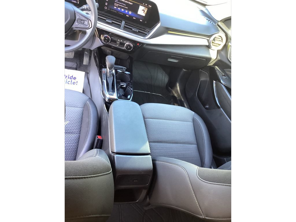 Used 2024 Chevrolet Trax LT FWD image 17