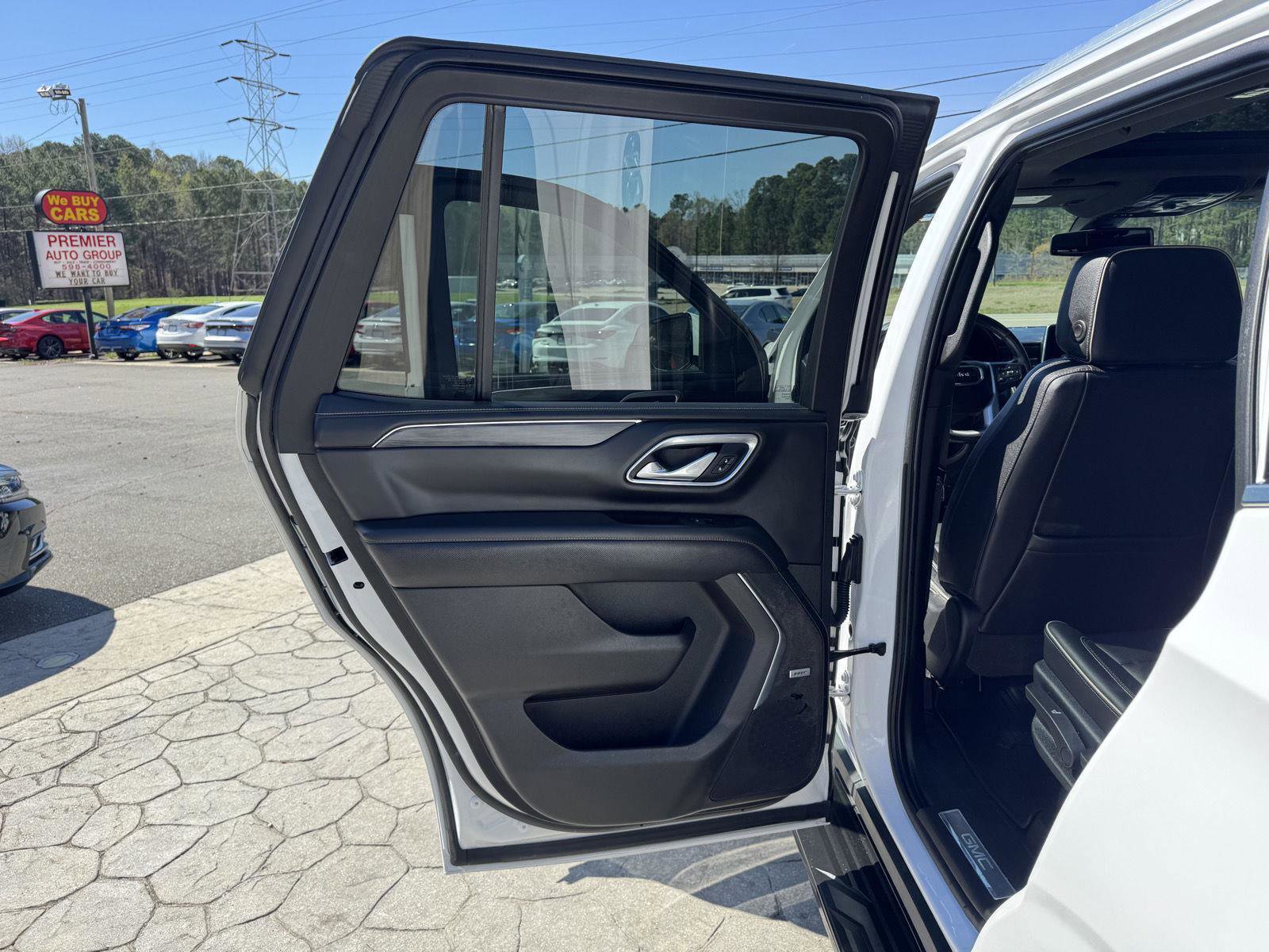 Used 2021 GMC Yukon SLT w/ SLT Luxury Plus Package image 9