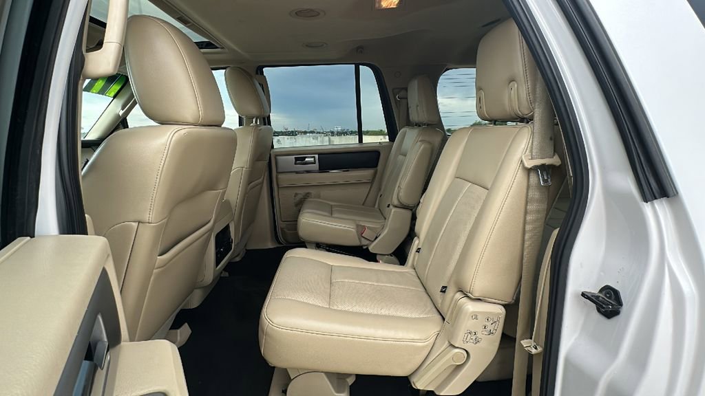 Used 2017 Ford Expedition EL XLT w/ Equipment Group 202A RWD image 31