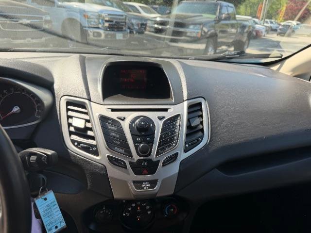 Used 2013 Ford Fiesta SE FWD image 19