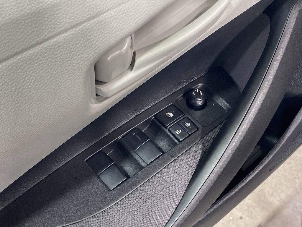 Used 2025 Toyota Corolla LE image 16