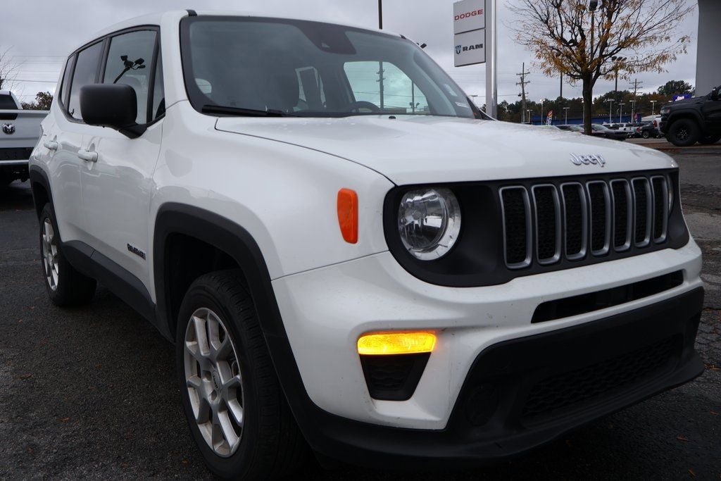 Used 2023 Jeep Renegade Latitude image 2
