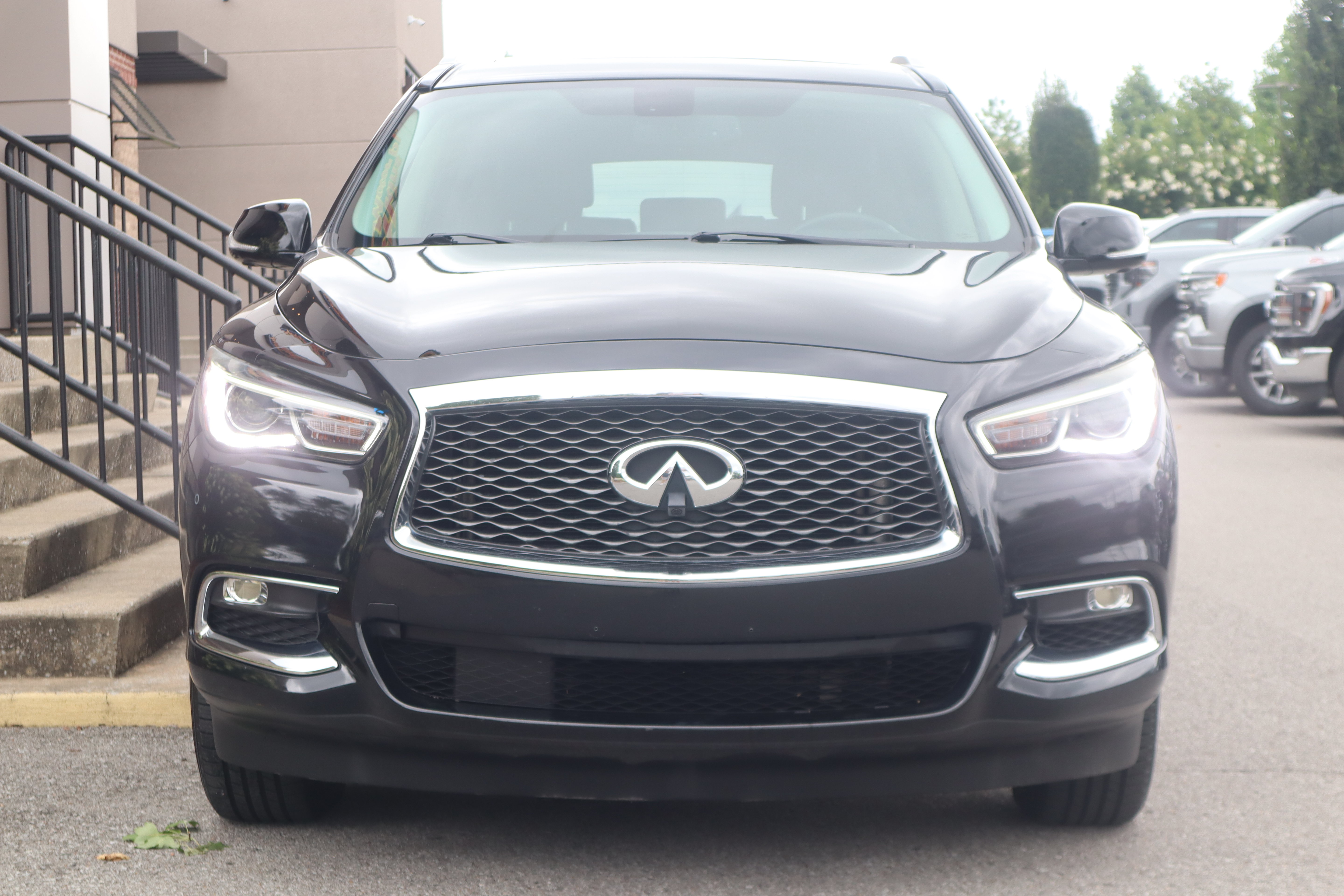 Used 2017 INFINITI QX60 Luxe w/ Premium Plus Package AWD/4WD image 4