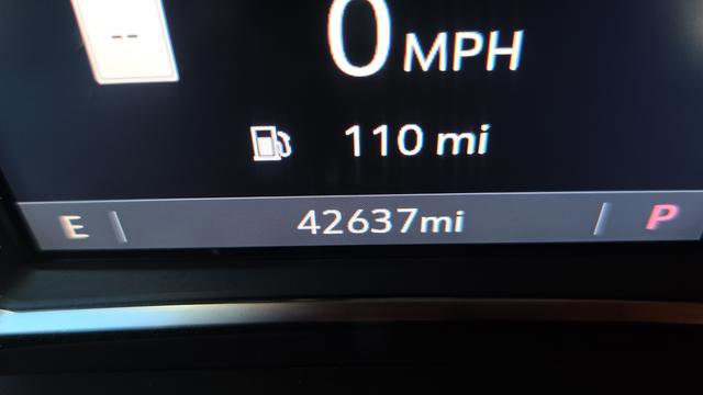 Used 2024 GMC Terrain SLT w/ Infotainment Package II image 12