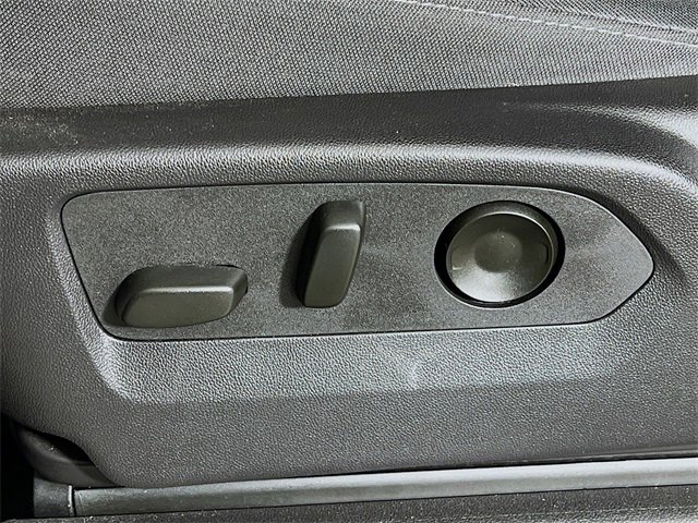 Used 2025 Chevrolet Silverado 1500 LT image 11