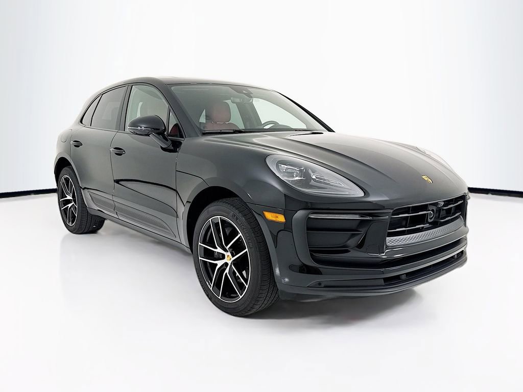 Certified 2025 Porsche Macan AWD/4WD image 7