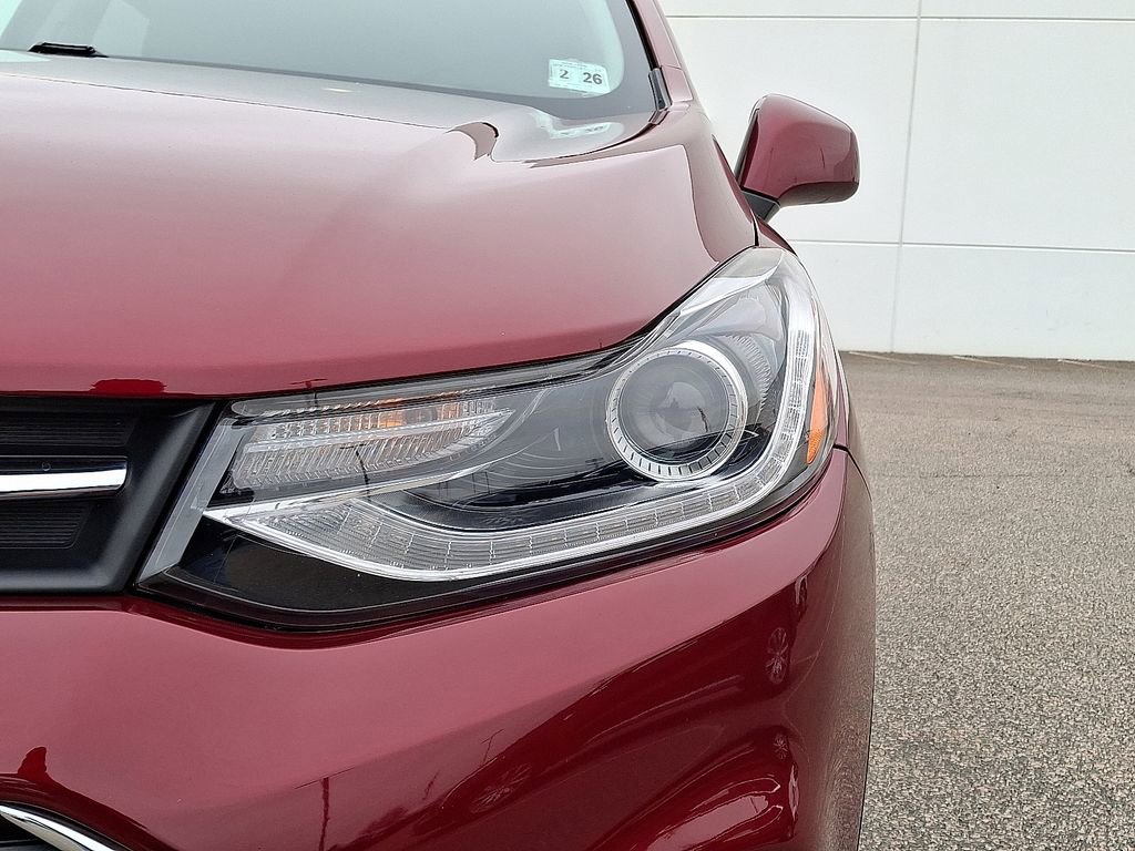 Used 2022 Chevrolet Trax LT w/ LT Convenience Package image 15