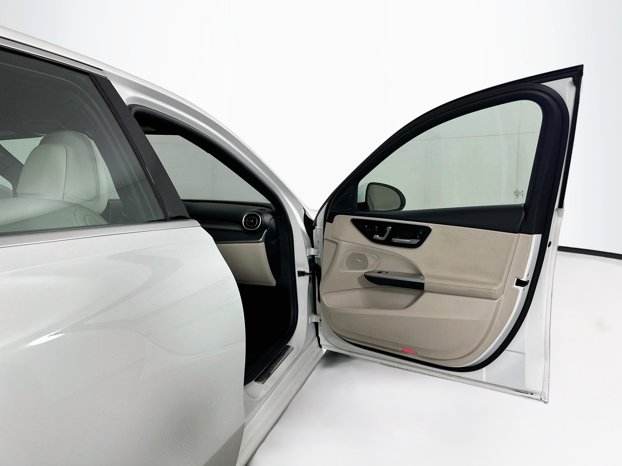 Used 2025 Mercedes-Benz C 300 Sedan image 32
