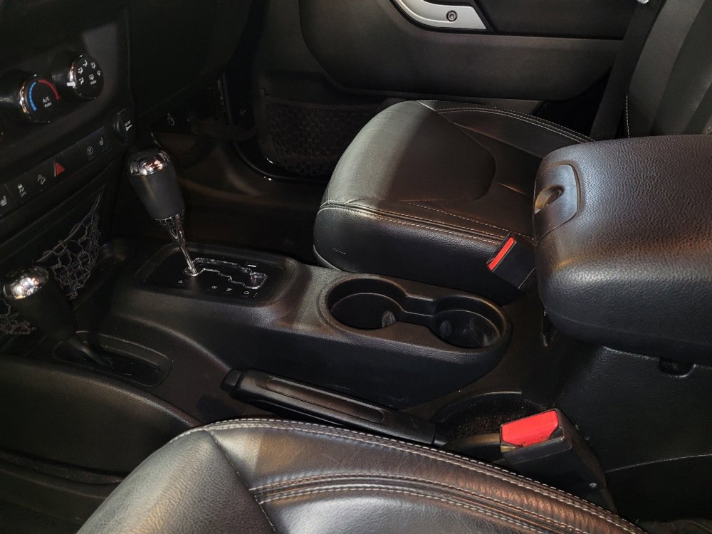 Used 2018 Jeep Wrangler Unlimited Sahara image 26