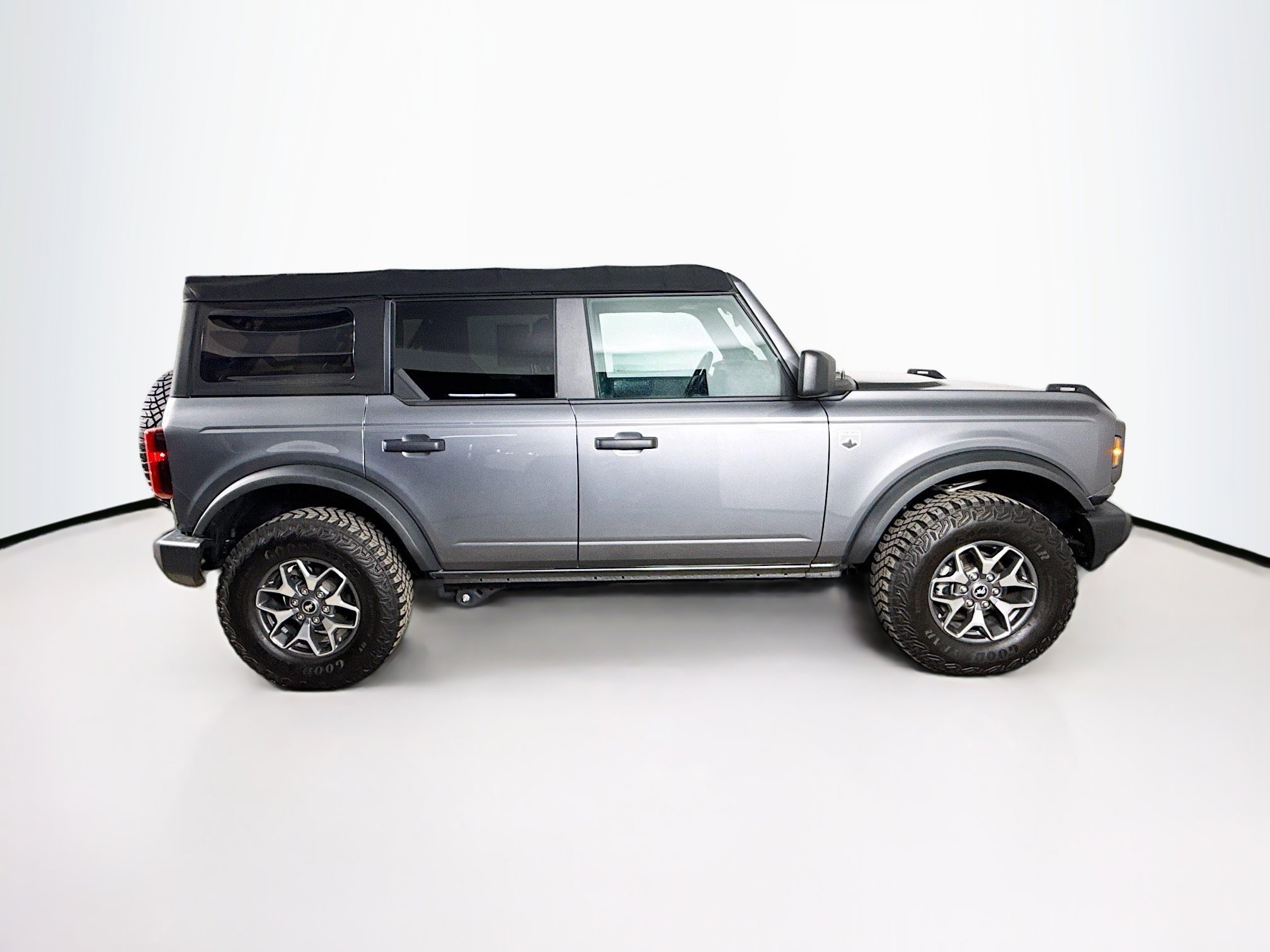 Used 2022 Ford Bronco Big Bend image 2