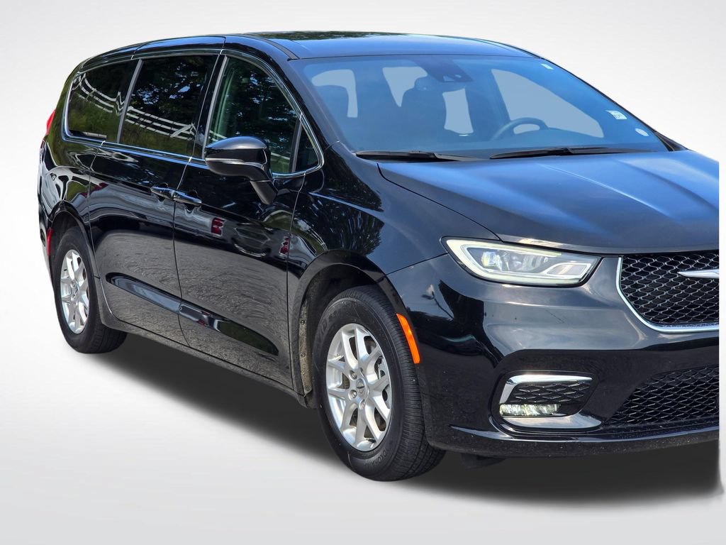 Used 2025 Chrysler Pacifica Select FWD image 48